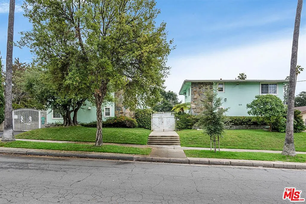 Building Photo - 1250 N Mentor Ave #12