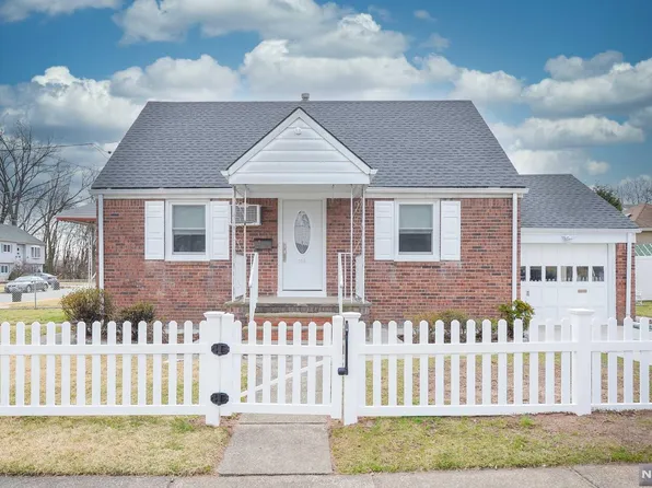 106 Fencsak Ave, Elmwood Park, NJ 07407