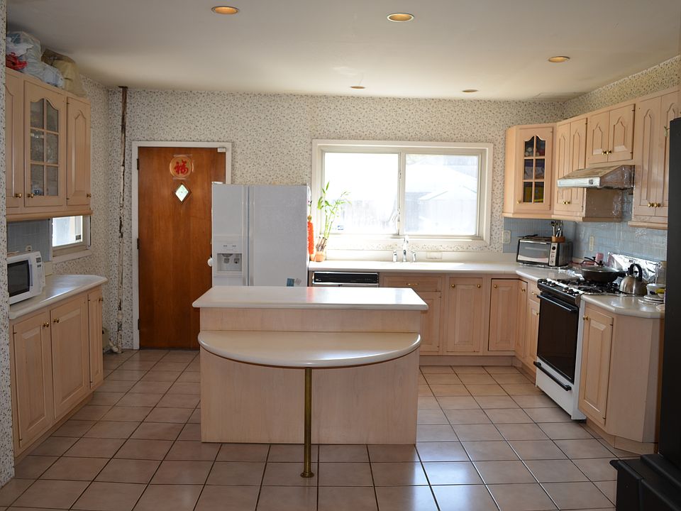 2nd image of 5725 160th St