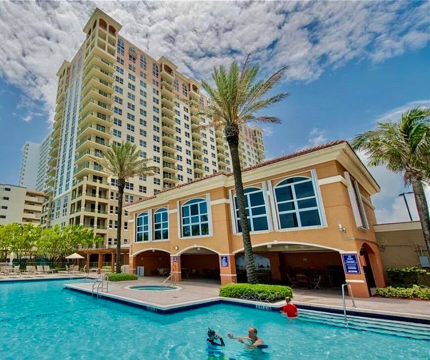 2 bed, 2.0 bath, 1100 sqft, $4,000 — Photo 2