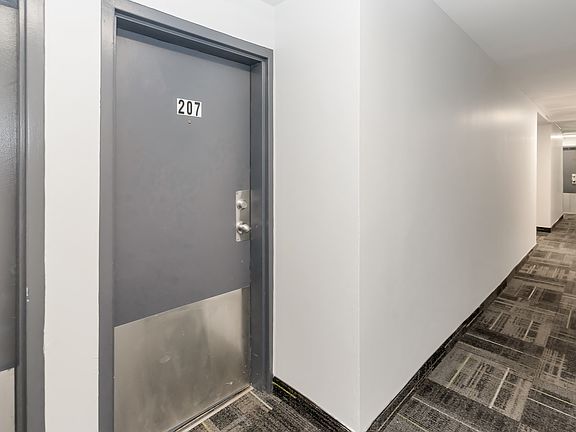 3rd image of 12 Colborne St E #1480130