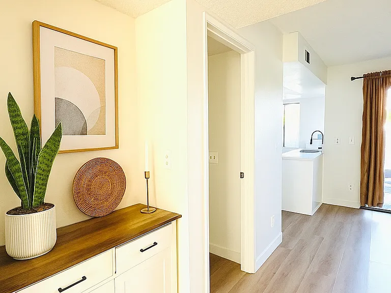 1013 W Linden St #16 — Photo 12