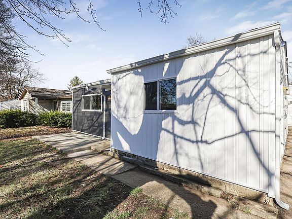 3rd image of 3032 Baker Hill Rd