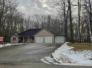 3919 Sandhill Dr, Pulaski, WI 54162
