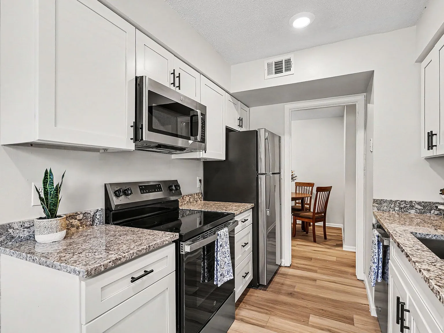 Heatherwood Apartments — Photo 3