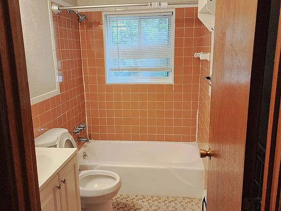5th image of 14 Mount Pleasant St APT 4