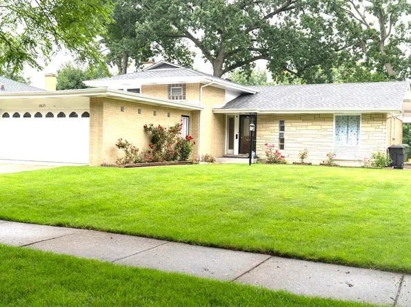 10025 Bronx Ave, Skokie, IL 60077