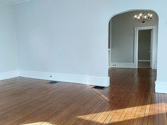 5th image of 507 Woodlawn Ave