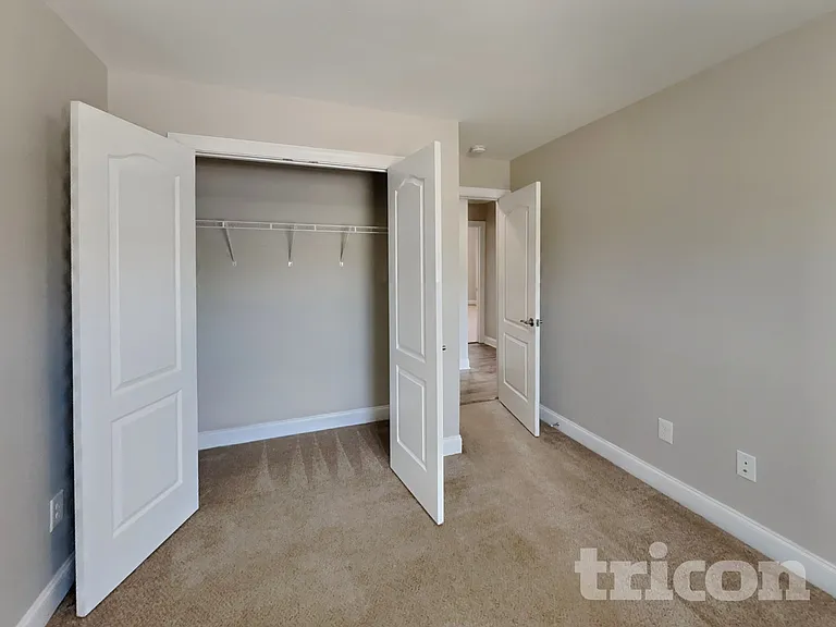 335 Oxfordshire Dr — Photo 11