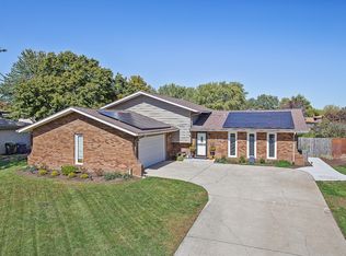 109 Waubansee Dr, Minooka, IL 60447