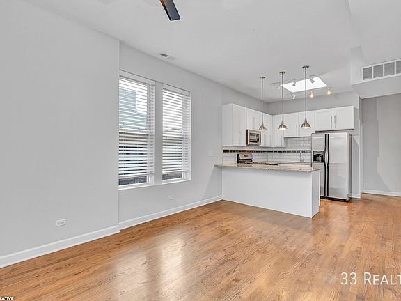 4th image of 1056 N Damen Ave #3F