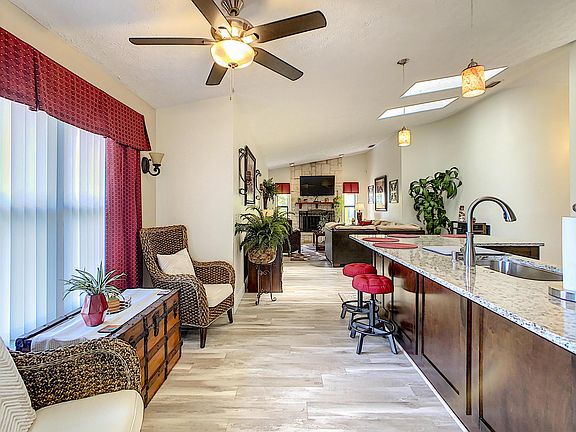 5th image of 2109 SE Floresta Dr