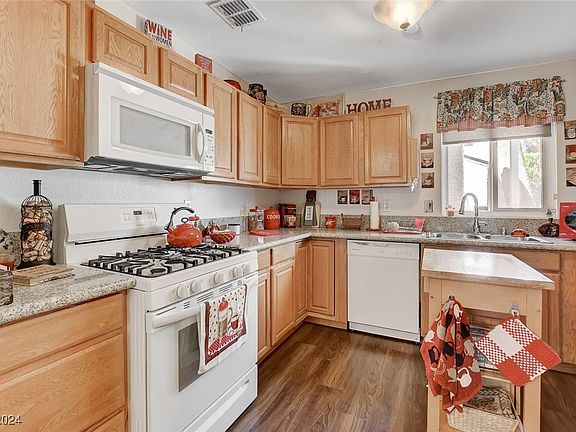 3rd image of 5651 Odessa Dr