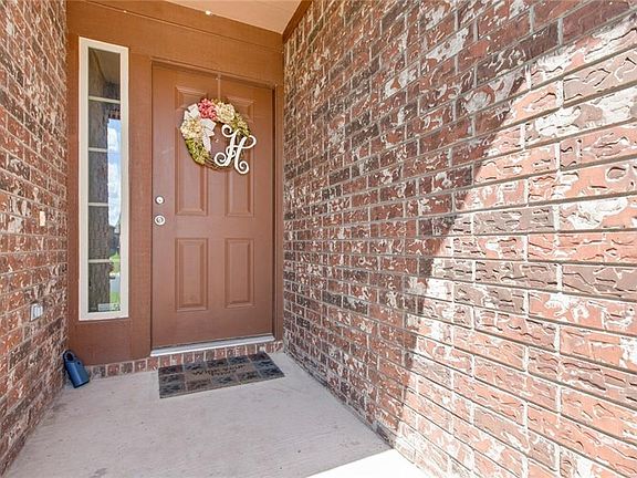 4th image of 18721 Leigh Ln