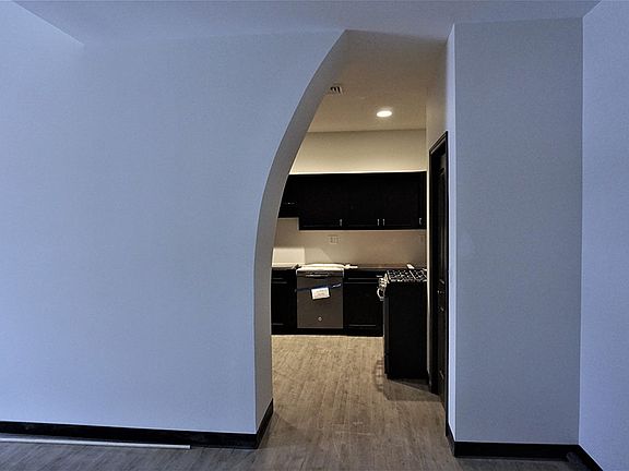 3rd image of 1700 W Genesee St APT 305