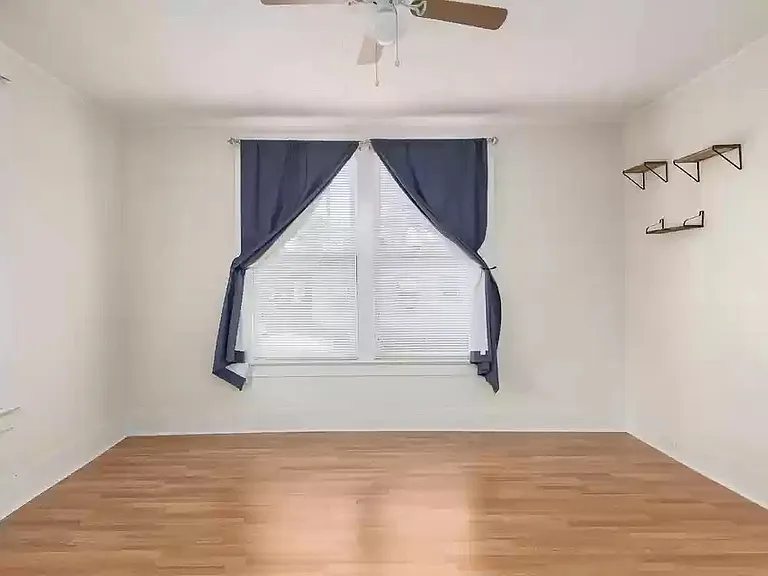 135 Gilbert Ct — Photo 7