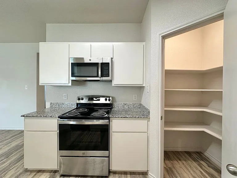1825 Clovis Dr — Photo 8