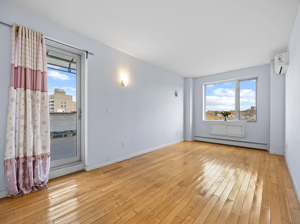 136-21 Latimer Place image 11 of 19