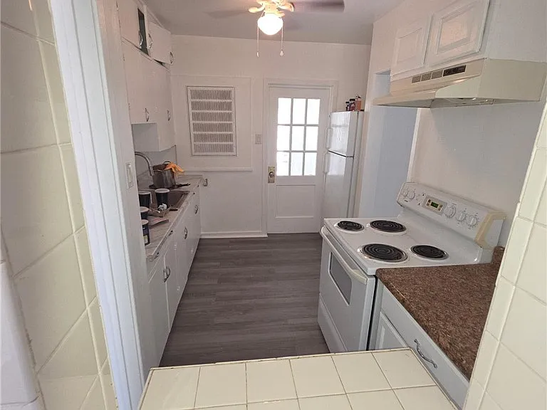 512 E St — Photo 6