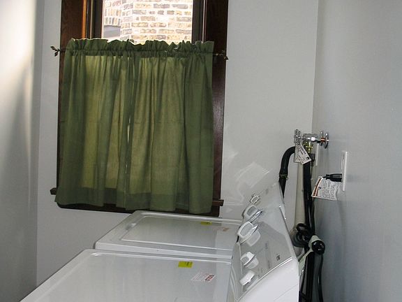 4th image of 3823 N Hamlin Ave