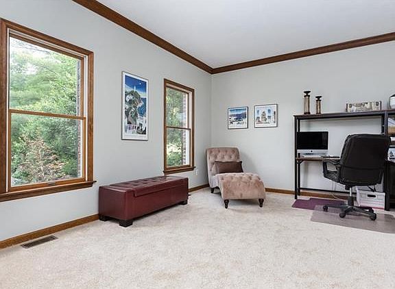 3rd image of 105 Greenbriar Estates Dr