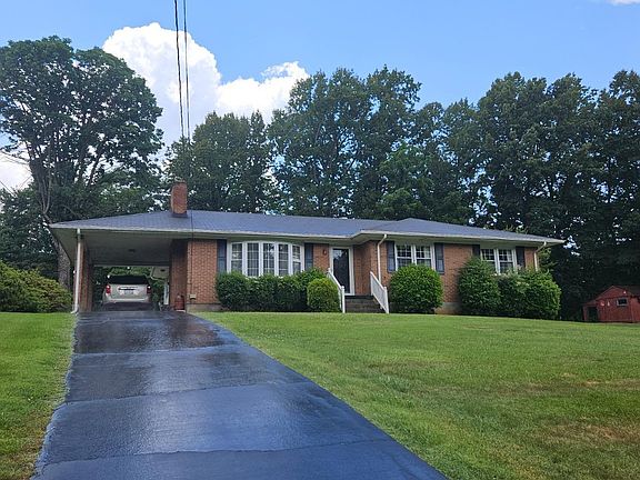 3rd image of 1403 Nelson Dr