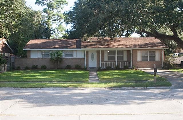 1st image of 266 Woodcrest Dr