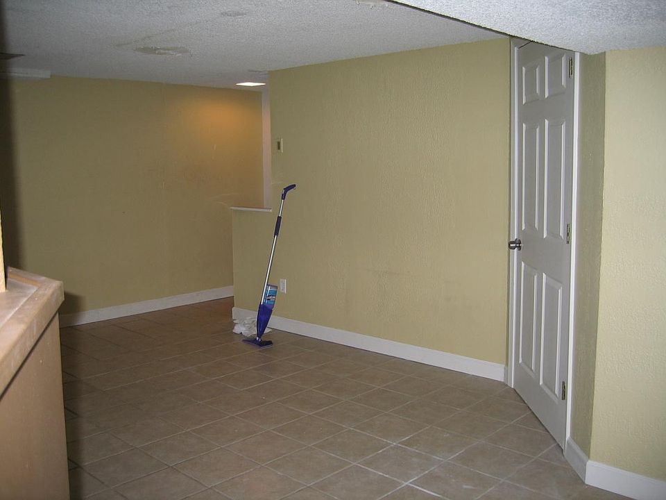 1st image of 218 Applewood Ln