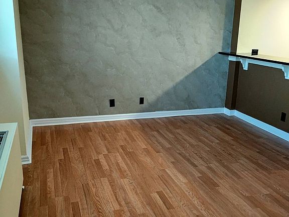 3rd image of 1701 Crompond Rd #4403