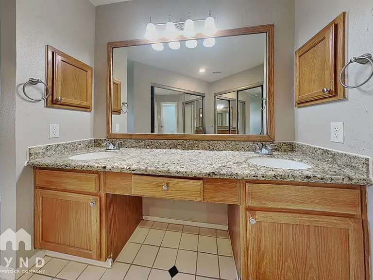 3218 Sedgeborough Cir — Photo 12