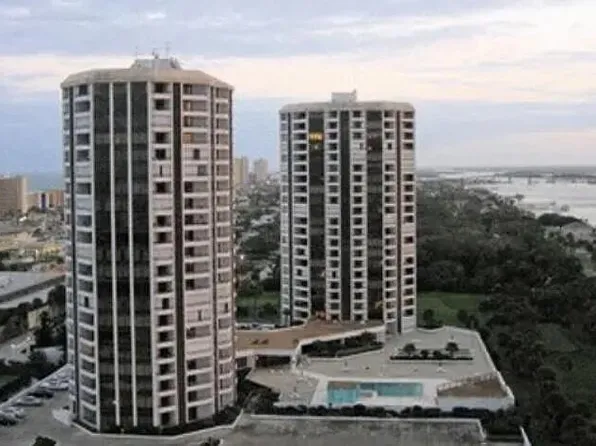 1 Oceans West Blvd APT 15B4, Daytona Beach Shores, FL 32118