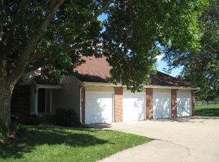 106 Windwood Ct #106, Buffalo Grove, IL 60089
