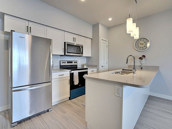 3rd image of 5111 E Primrose Green Dr #511