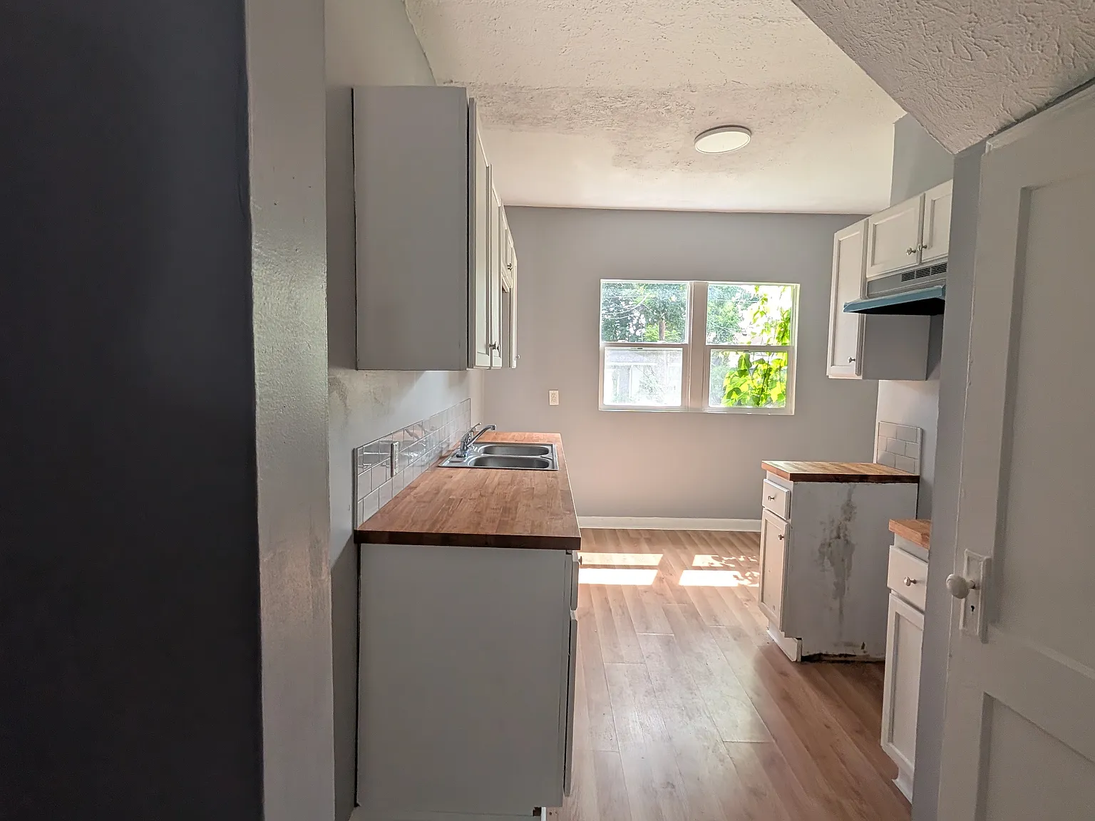 3 bed, 1100 sqft, $1,600 — Photo 4