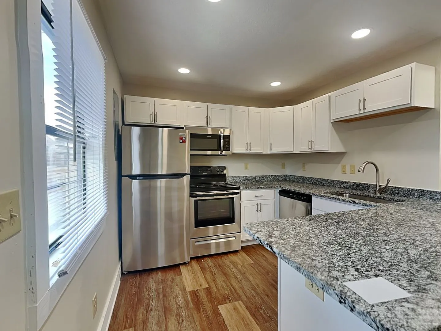 3 bed, 2.5 bath, $1,656 — Photo 2