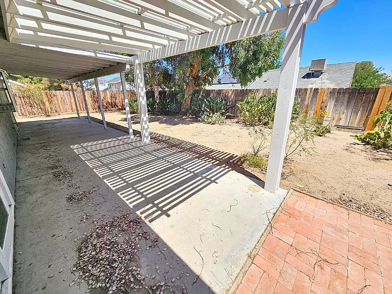528 Heatherglen Dr — Photo 16