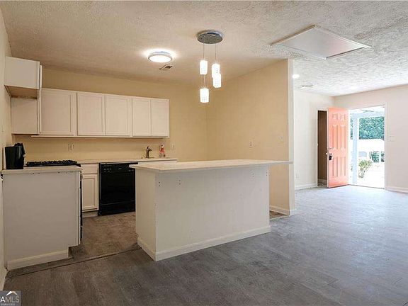 2nd image of 85 Delmoor Dr NW