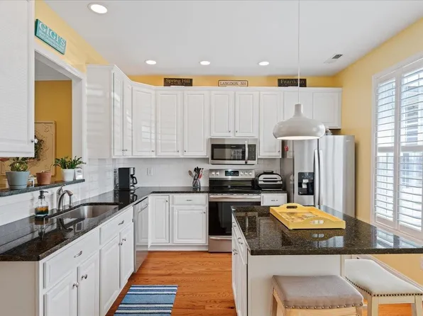 19 Whispering Oaks Dr, Staunton, VA 24401