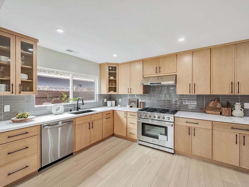 1st image of 304 Evergreen Dr