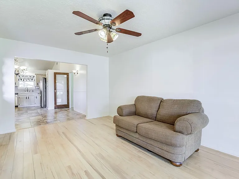 3811 Bennett Dr — Photo 5