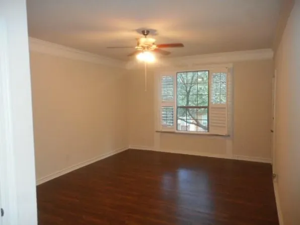 2700 Revere St APT 104, Houston, TX 77098