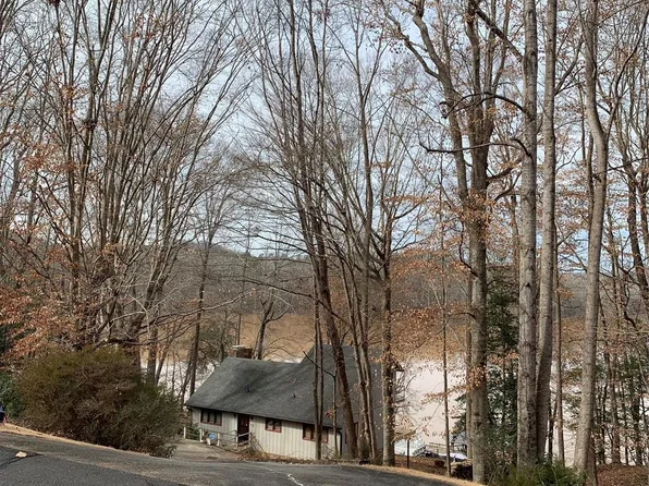 231 Overlook Dr, Troy, NC 27371