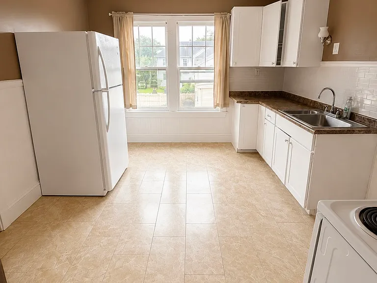62 Quaker Ln S #2 — Photo 3