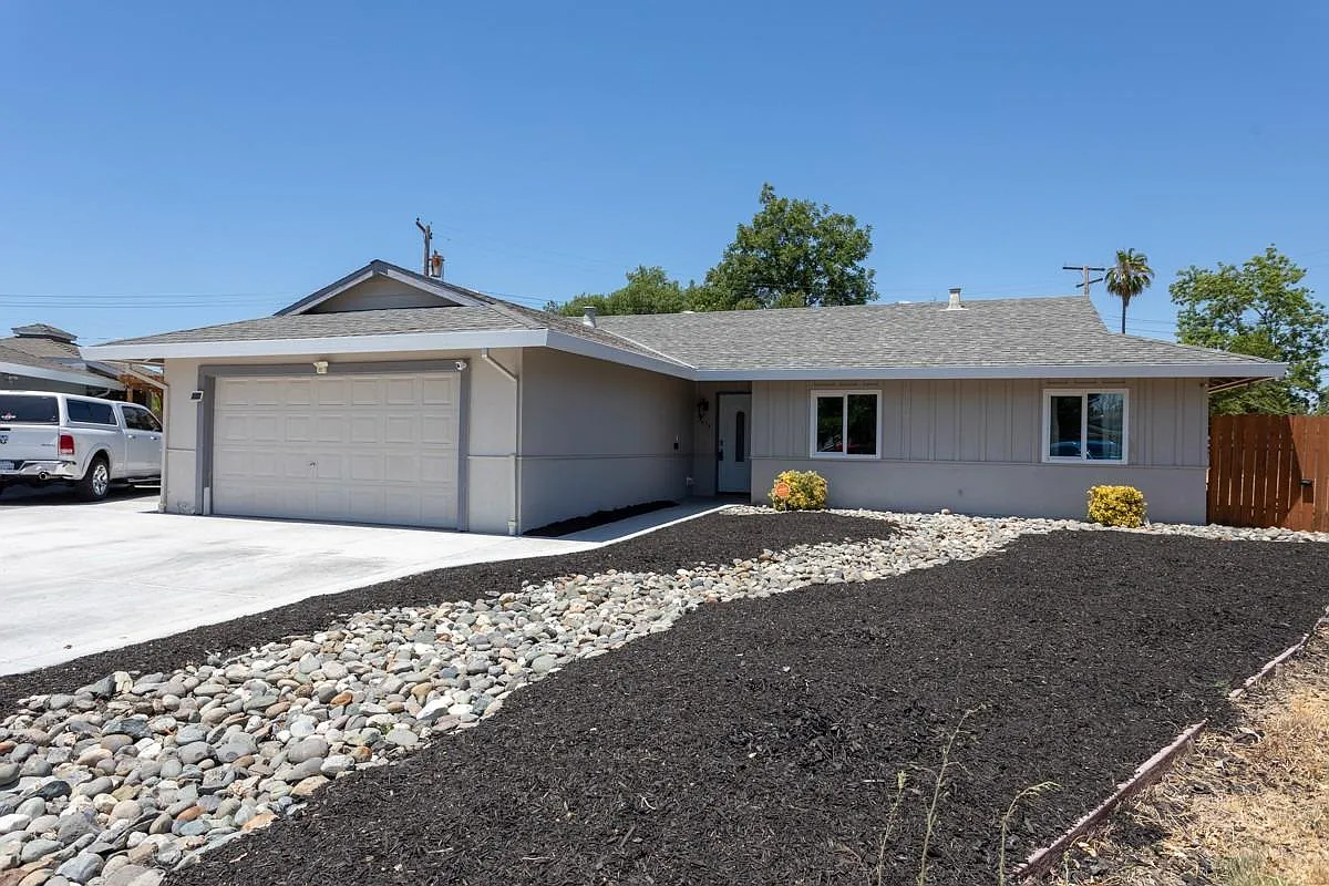 3613 Cummings Way photo 1