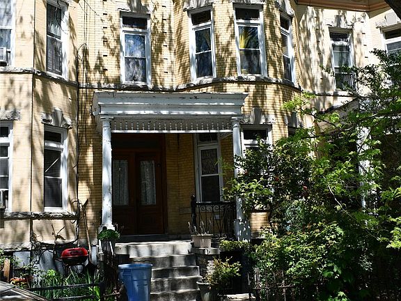 3rd image of 277 Maple Street