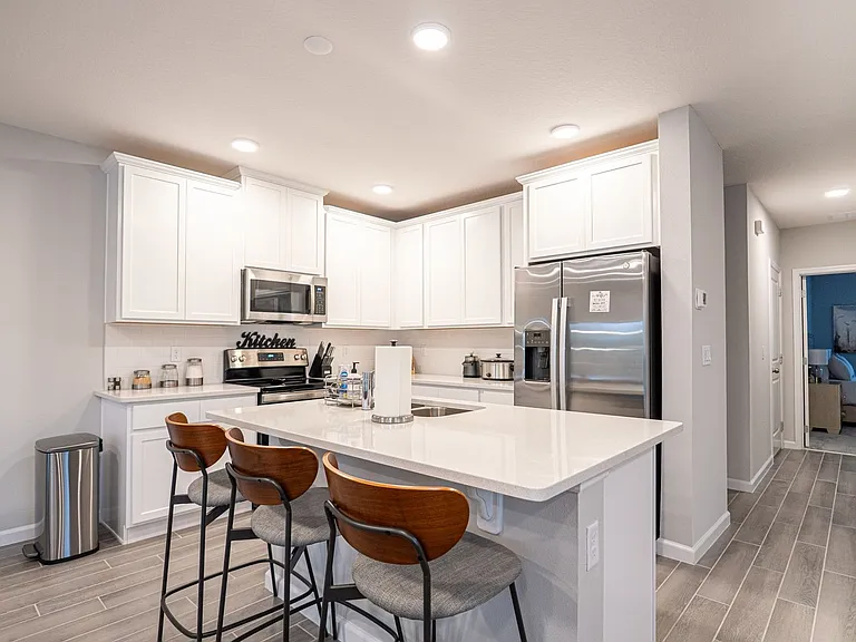 4902 Livingston Ln — Photo 10