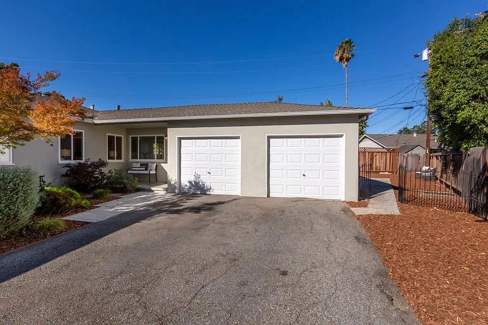 2 bed, 900 sqft, $4,650 — Photo 3