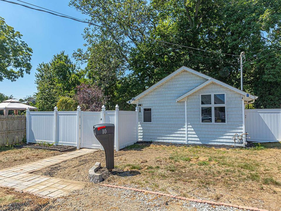 1st image of 10 Woodbine Ave