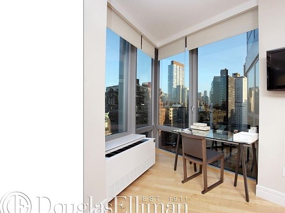4th image of 200 W 72nd St APT 15A