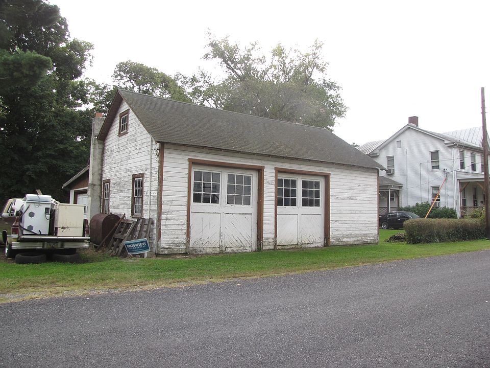 2nd image of 204 Dock St